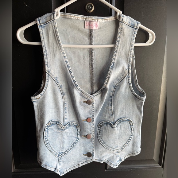 Pink Lily Jackets & Blazers - NWOT Pink Lily light wash Stretch Denim heart Vest size small